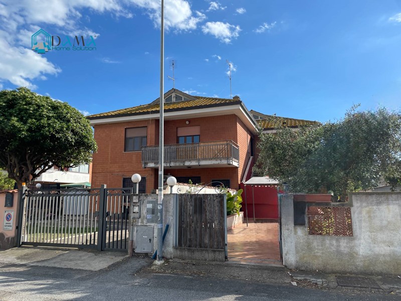 Villetta a schiera in Vendita a Pomezia, 195'000€, 130 m²