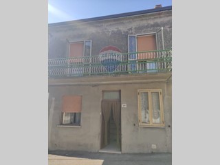 Casa Indipendente in Vendita a Lentella, 25'000€, 95 m²