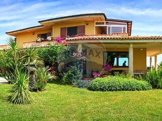 Villa in Vendita a Monteodorisio, 530'000€, 430 m², con Box