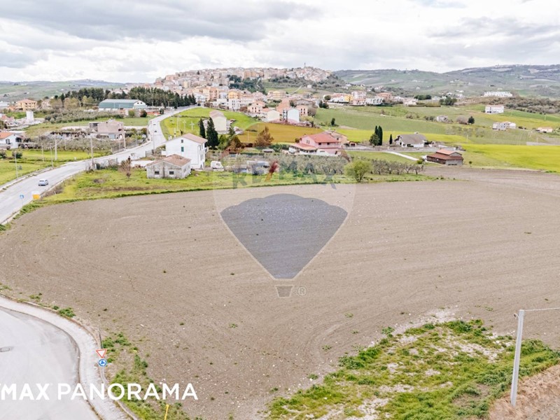 Terreno edificabile in Vendita a Montenero di Bisaccia, 155'000€, 9000 m²