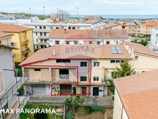 Casa Semi Indipendente in Vendita a San Salvo, 70'000€, 128 m², con Box