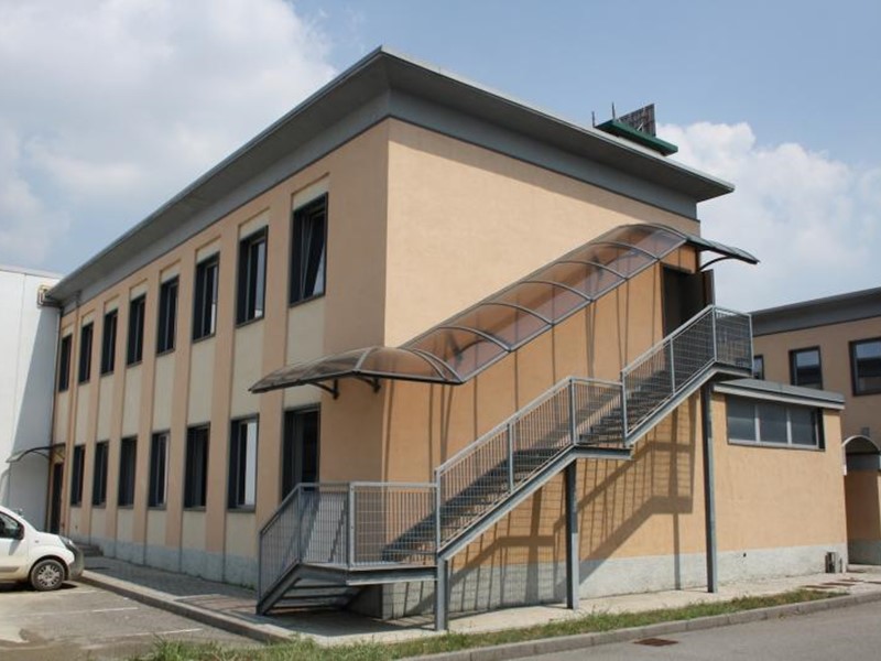 Ufficio in Affitto a Caponago, 210 m²