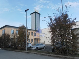 Ufficio in Affitto a Caponago, 1'500€, 227 m²