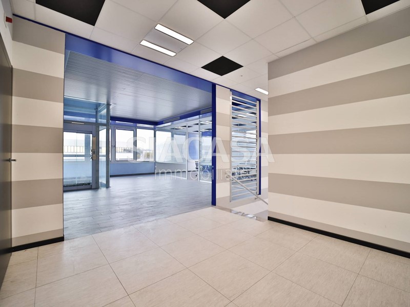 Ufficio in Affitto a Cernusco sul Naviglio, 14'592€, 1751 m²
