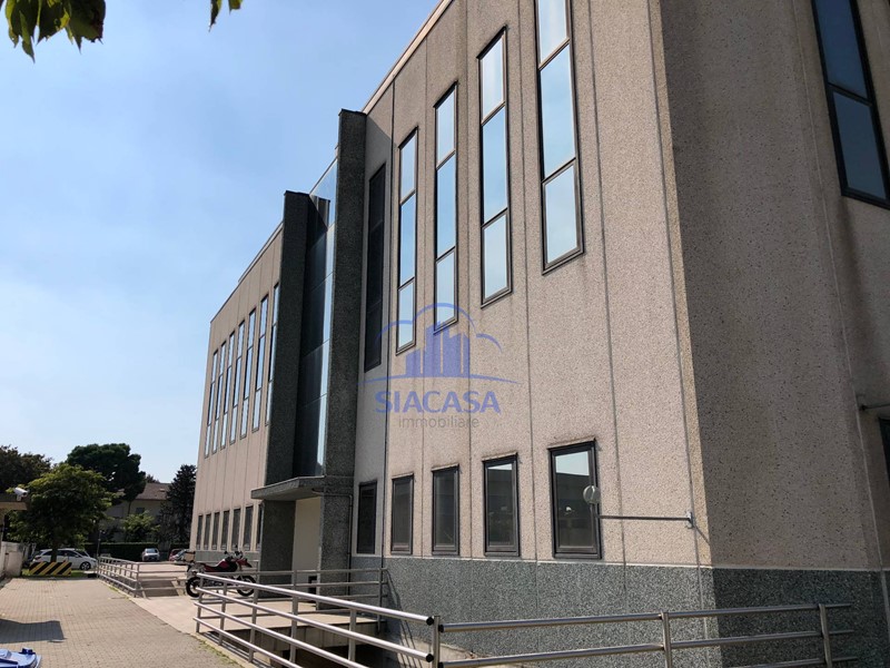 Ufficio in Affitto a Cernusco sul Naviglio, 5'500€, 650 m²