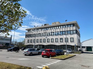 Ufficio in Affitto a Caponago, 434 m²