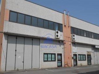 Capannone in Vendita a Cernusco sul Naviglio, 508'000€, 604 m²