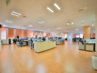Ufficio in Affitto a Cernusco sul Naviglio, 9'333€, 1600 m²