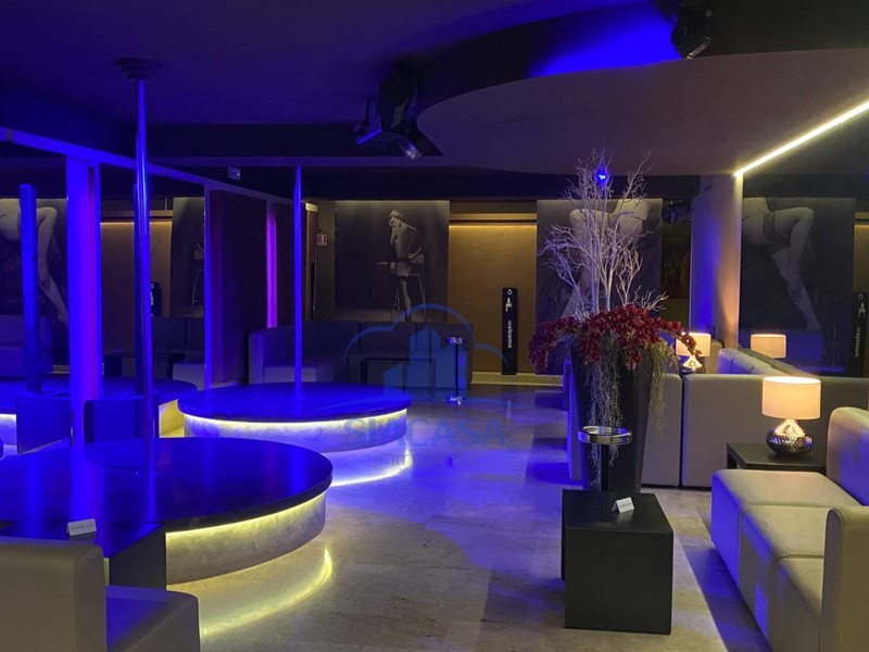 Attività commerciale in Vendita a Dalmine, 490'000€, 244 m²