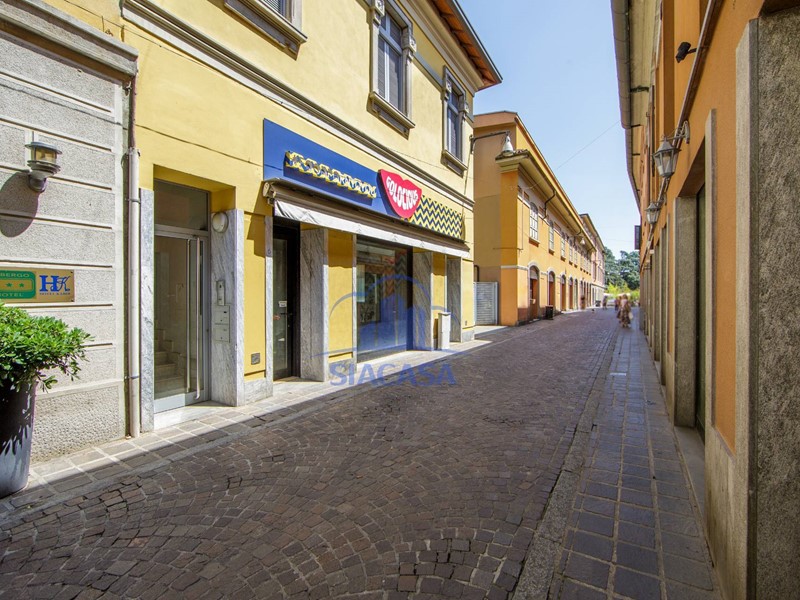 Negozio in Vendita a Monza, 795'000€, 329 m²