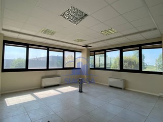 Ufficio in Affitto a Inzago, 1'800€, 227 m²