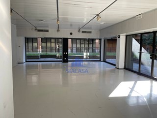 Negozio in Vendita a Trezzo sull'Adda, 900'000€, 610 m²