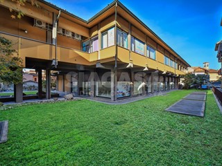 Negozio in Vendita a Trezzo sull'Adda, 490'000&euro;, 637 m²