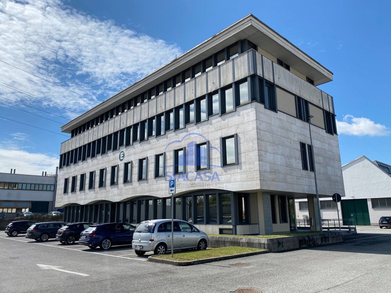 Ufficio in Affitto a Caponago, 178 m²