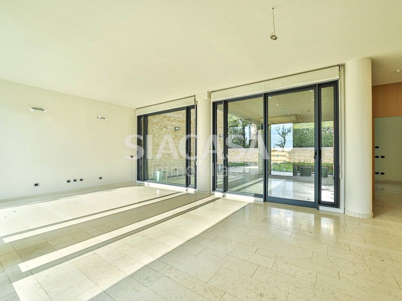 Villa in Vendita a Merate, 1'100'000€, 320 m²