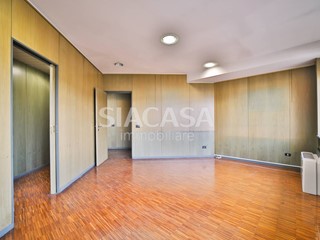 Ufficio in Affitto a Cinisello Balsamo, 2'100&euro;, 291 m²