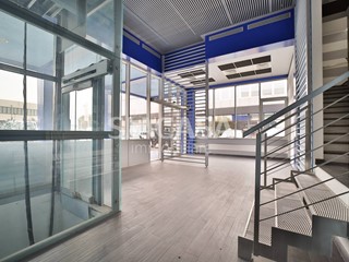 Ufficio in Affitto a Cernusco sul Naviglio, 1'834€, 220 m²