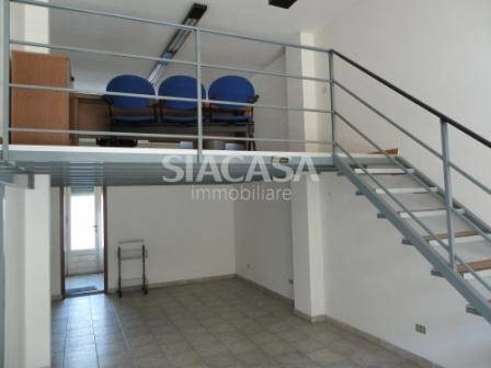 Negozio in Vendita a Agrate Brianza, 100'000€, 59 m²