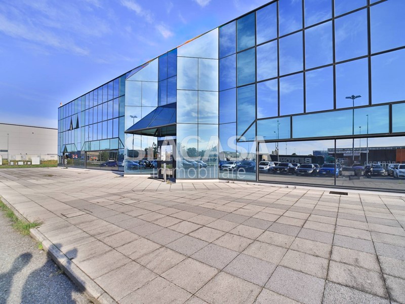 Ufficio in Affitto a Mezzago, 1'500&euro;, 240 m²