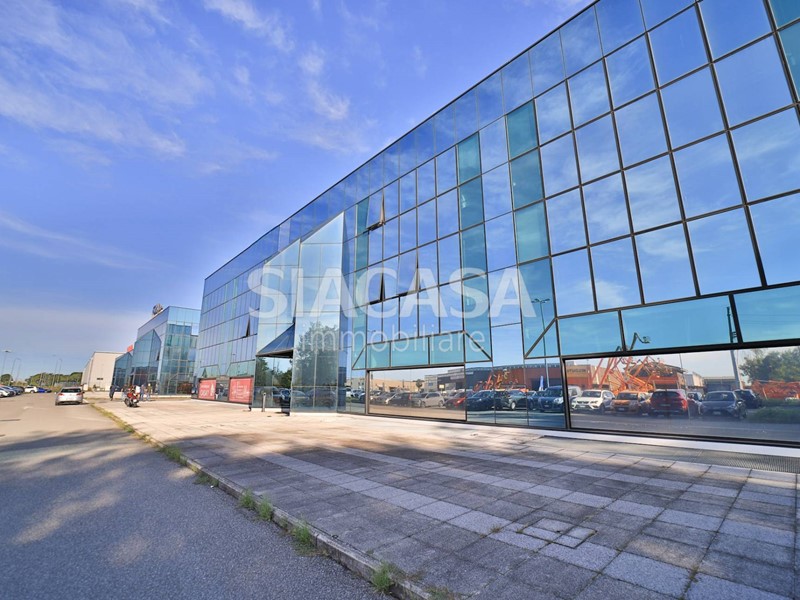 Ufficio in Affitto a Mezzago, 1'417&euro;, 223 m²