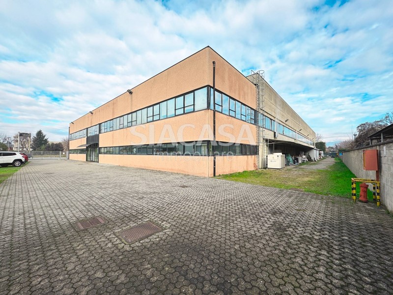 Capannone in Vendita a Vimercate, 1'900'000€, 3980 m²