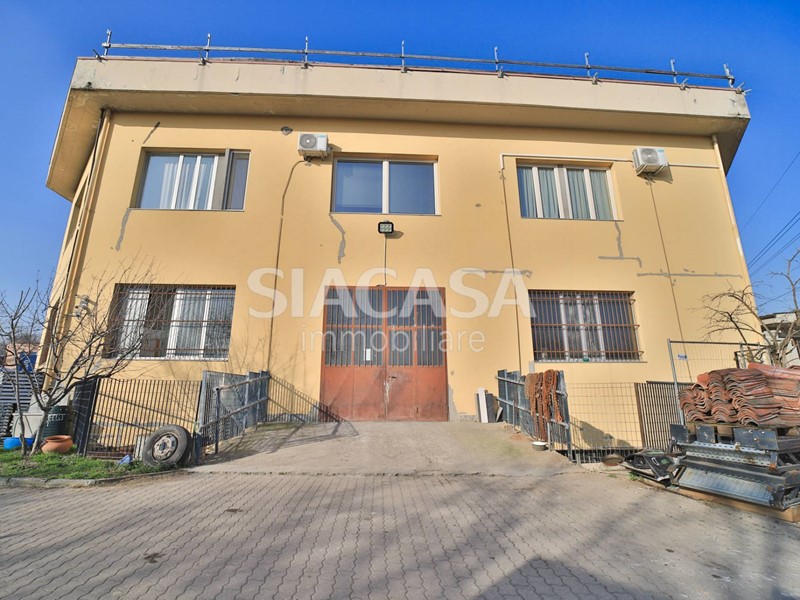 Capannone in Affitto a Cologno Monzese, 2'200€, 347 m²