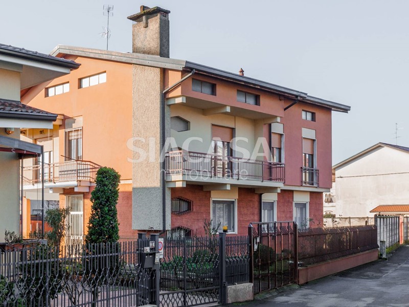 Villa in Vendita a Mezzago, 220'000€, 130 m²