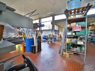 Capannone in Vendita a Sesto San Giovanni, 380'000€, 832 m²