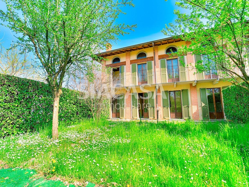 Villa in Vendita a Osnago, 462'000€, 305 m²