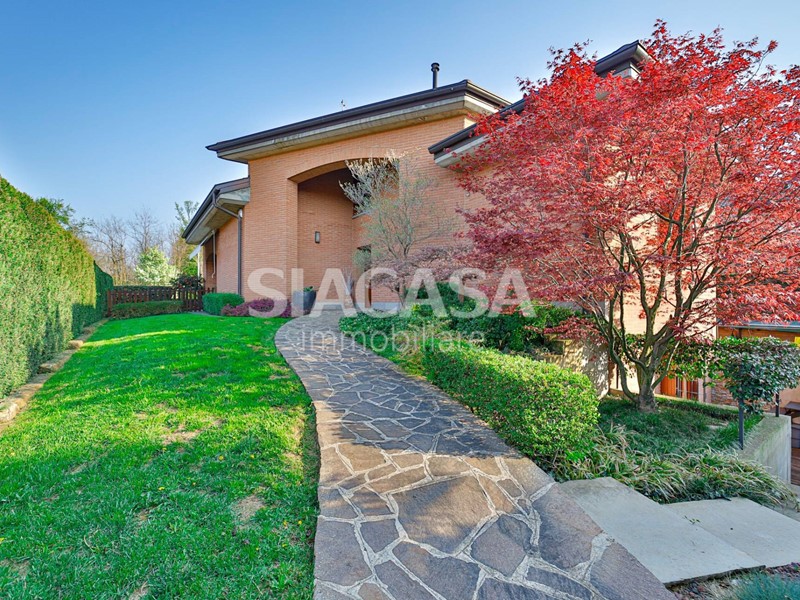 Villa in Vendita a Bernareggio, 768'000€, 356 m²