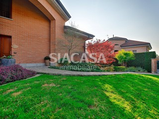 Villa in Vendita a Bernareggio, 768'000€, 356 m²