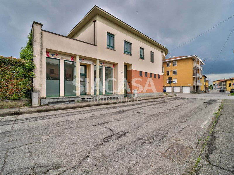 Ufficio in Vendita a Carnate, 110'000€, 141 m²