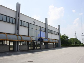 Ufficio in Affitto a Caponago, 220 m²