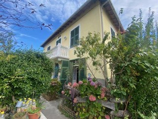 Casa Indipendente in Vendita a Stella, 150'000€, 180 m²