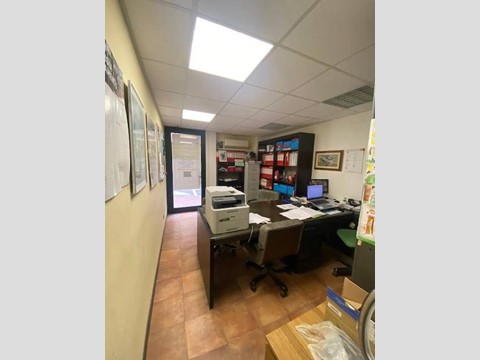 Immobile commerciale in Vendita a Albisola Superiore, 140'000€, 85 m²