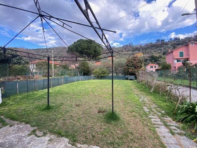 Casa Indipendente in Vendita a Albisola Superiore, 470'000€, 240 m²