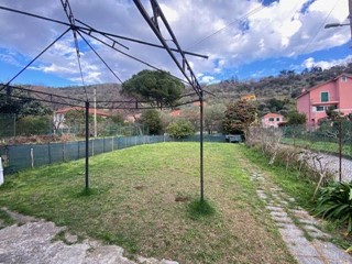 Casa Indipendente in Vendita a Albisola Superiore, 470'000€, 240 m²