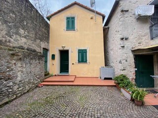 Casa Semi Indipendente in Vendita a Albisola Superiore, 180'000€, 90 m²
