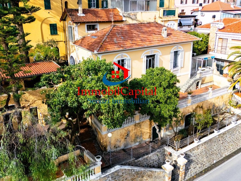 Villa in Vendita a Taggia, 599'000€, 830 m²