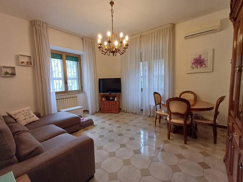 Trilocale in Vendita a Caserta, 128'000€, 107 m²