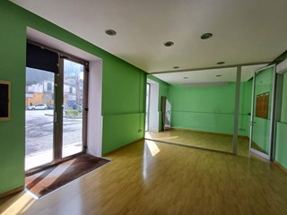 Immobile commerciale in Affitto a Casagiove, 450€, 56 m²