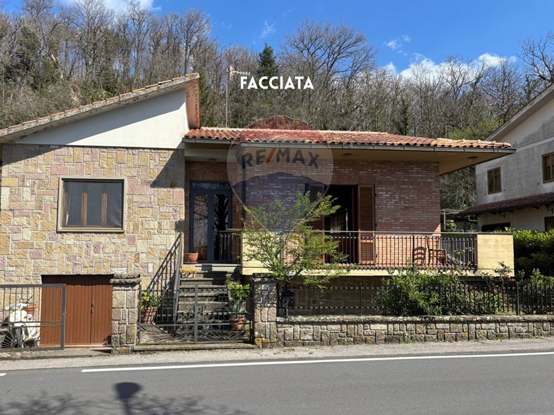 Villa in Vendita a Roccastrada, 280'000€, 161 m²