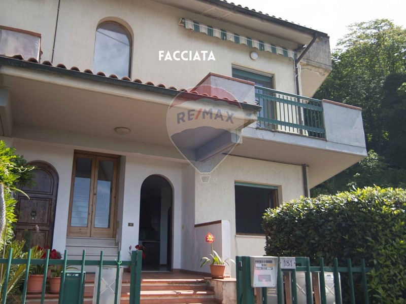 Appartamento in Vendita a Roccastrada, 80'000€, 90 m²