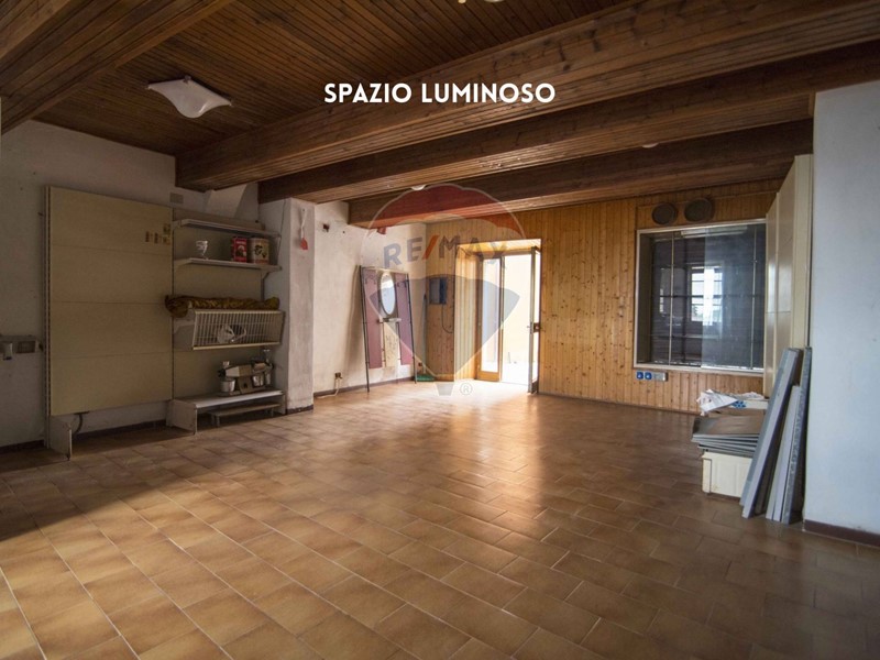 Negozio in Vendita a Roccastrada, 20'000€, 62 m²