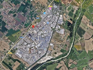 Capannone in Affitto a Fano, 2000 m²