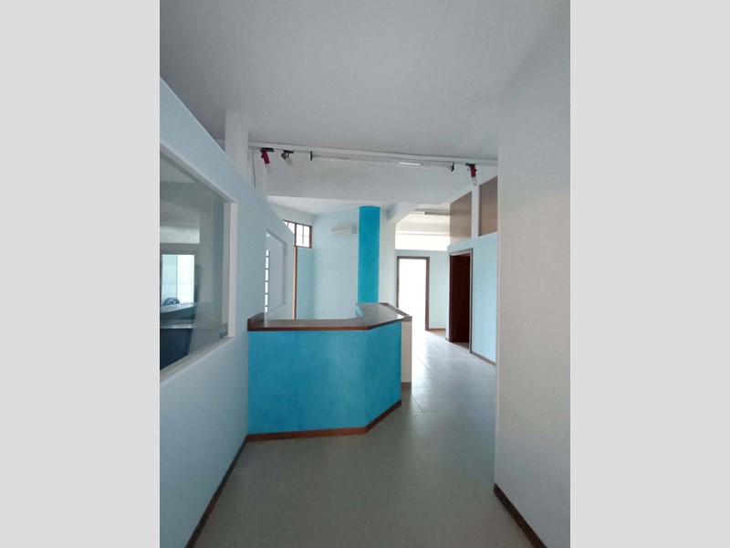 Ufficio in Affitto a Pesaro, 1'050€, 140 m²