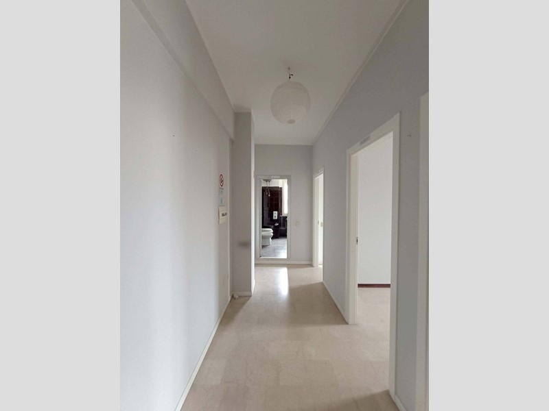 Ufficio in Affitto a Pesaro, 890€, 90 m²