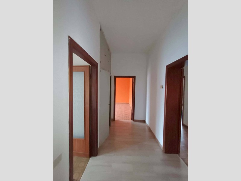 Appartamento in Vendita a Pesaro, 280'000&euro;, 161 m²