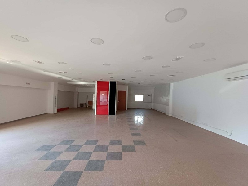 Immobile commerciale in Affitto a Pesaro, 1'800€, 150 m²