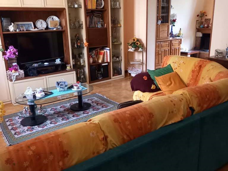 Attività commerciale in Vendita a Pesaro, 150'000&euro;, 154 m²